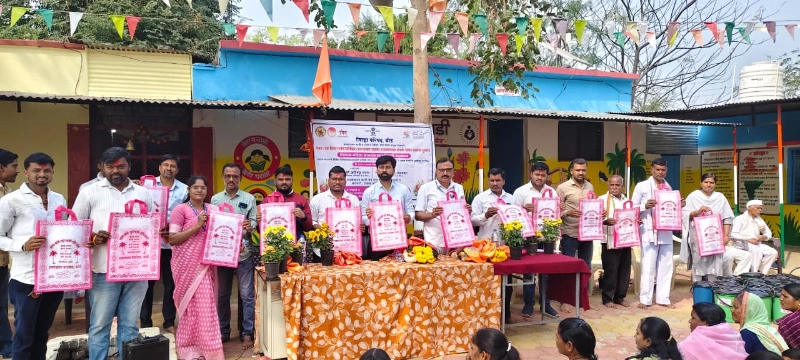 गटविकास अधिकारी मा. सानप सर यांच्या हस्ते जिजाऊ महिला ग्रामसंघ कार्यालय चे उद्दघाटन