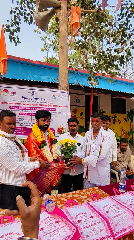 गटविकास अधिकारी मा. सानप सर यांच्या हस्ते जिजाऊ महिला ग्रामसंघ कार्यालय चे उद्दघाटन